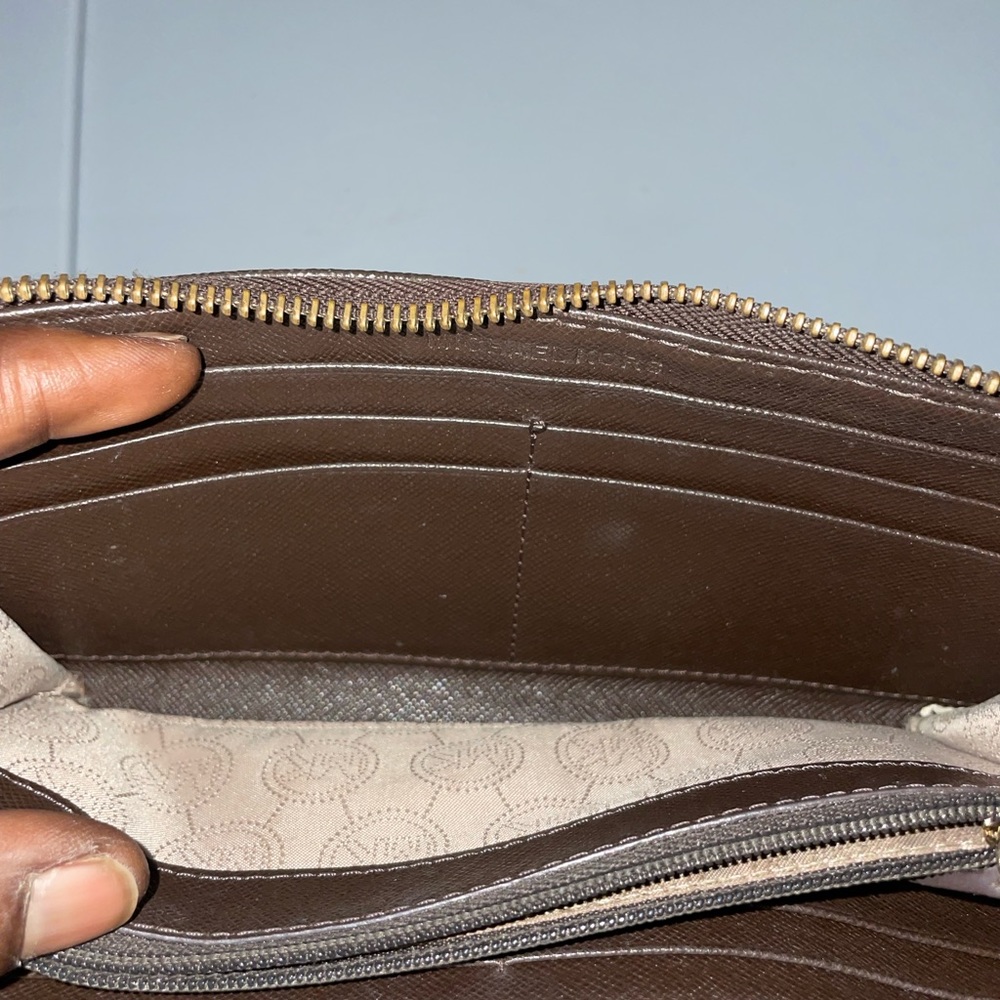 Michael Kors Signature Acorn Accordion Wallet - image 7